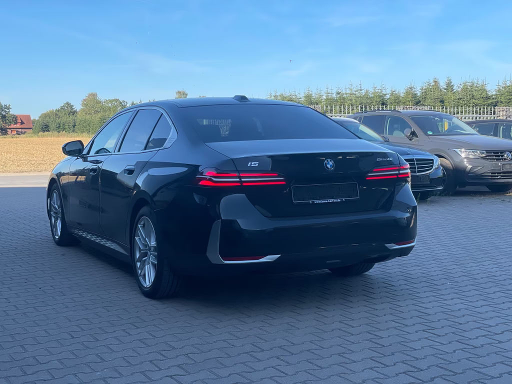 BMW i5