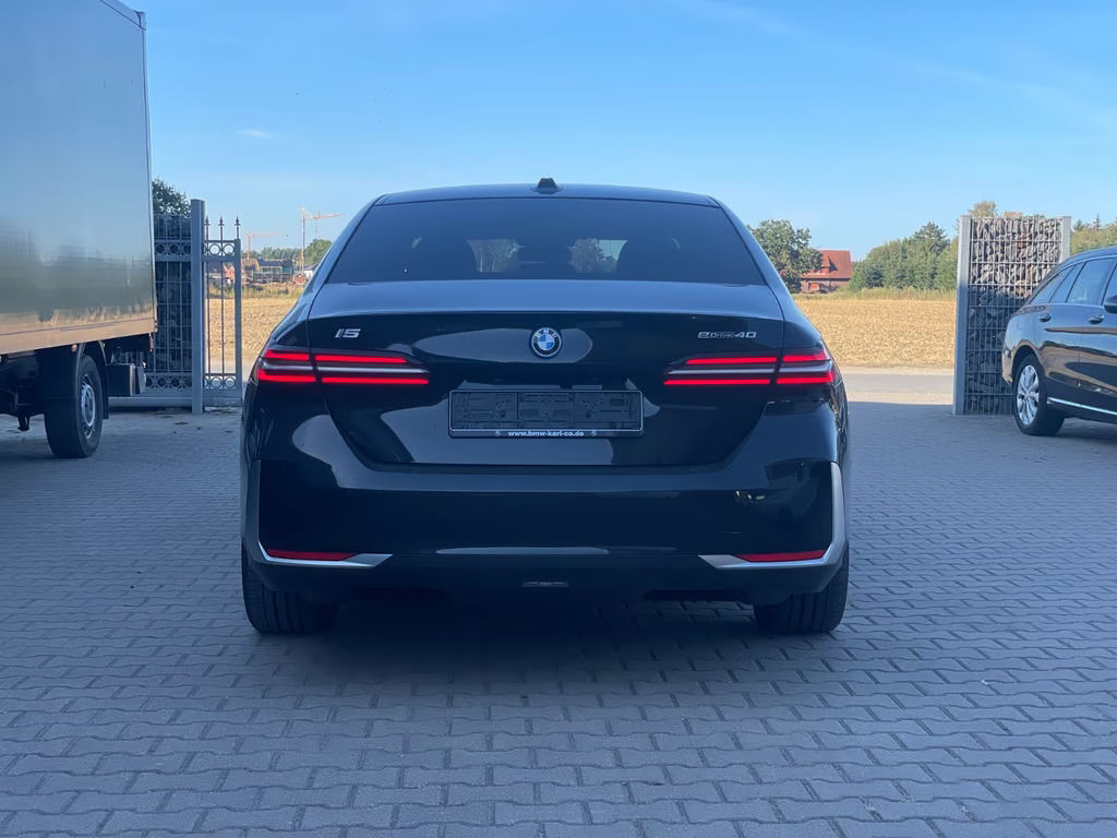 BMW i5