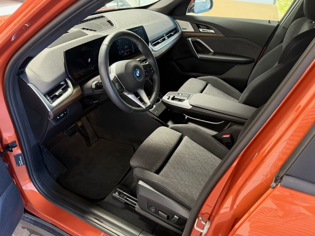 BMW iX1