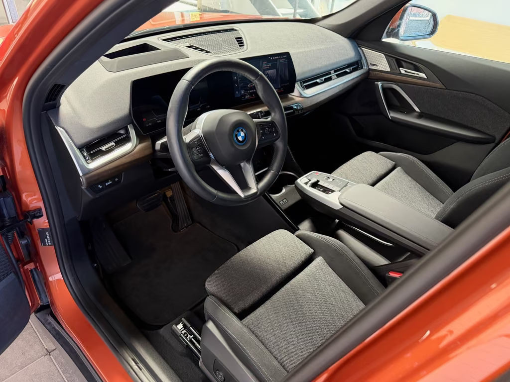 BMW iX1