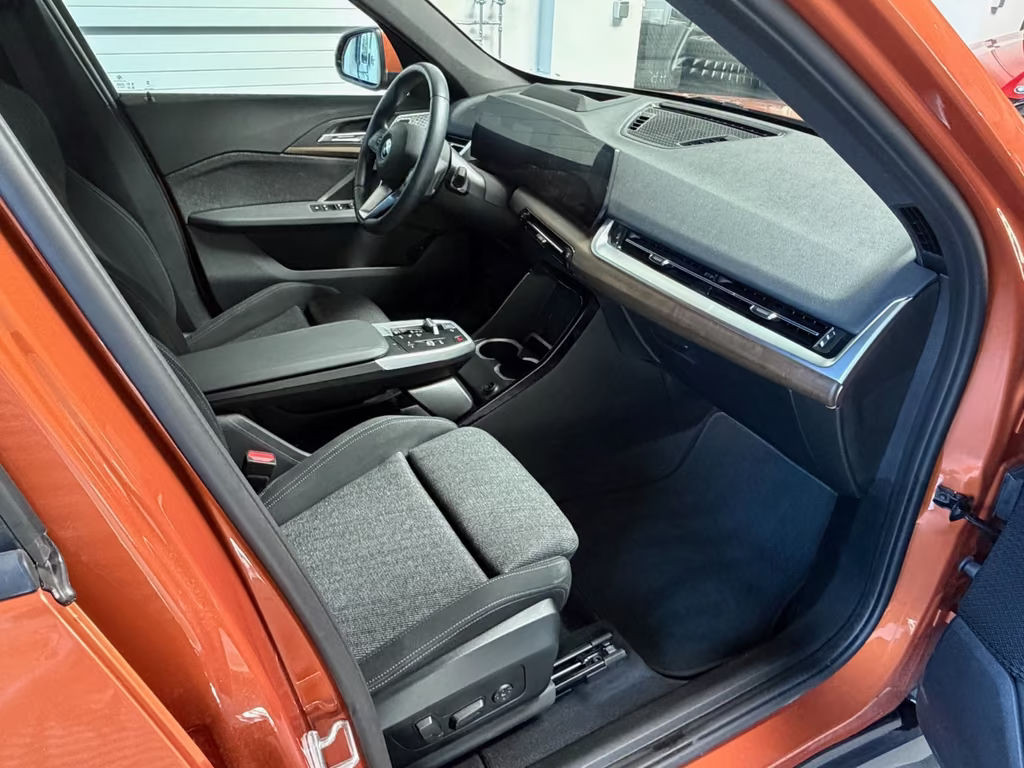 BMW iX1