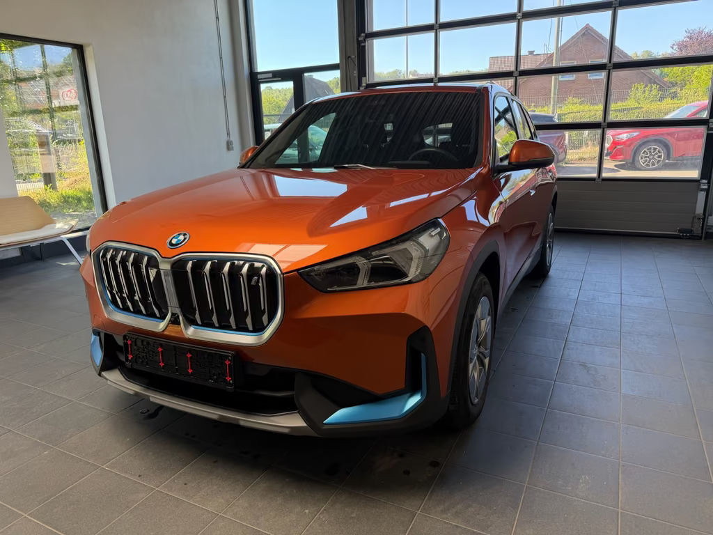 BMW iX1