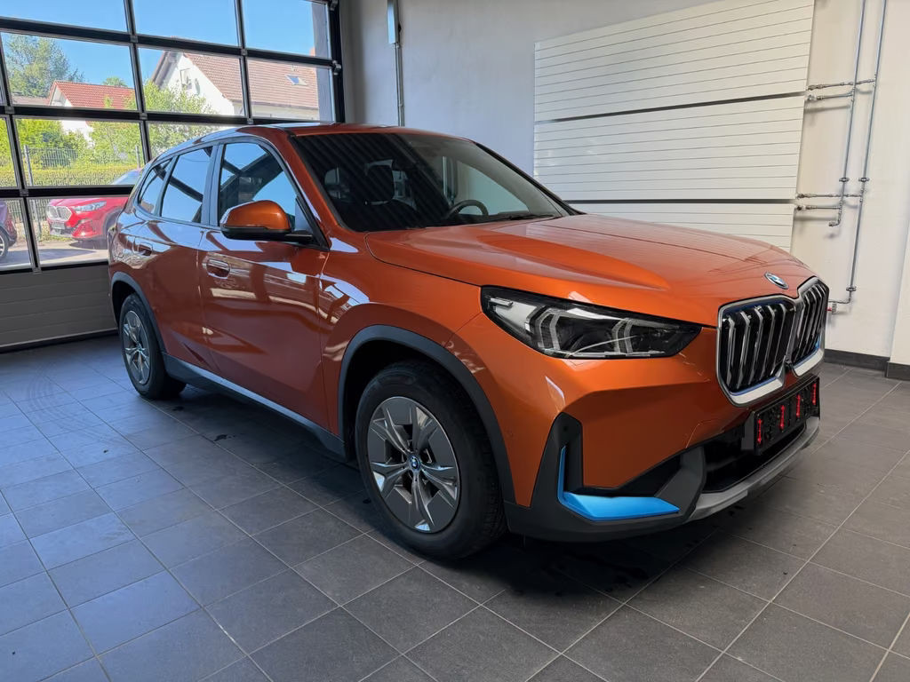 BMW iX1