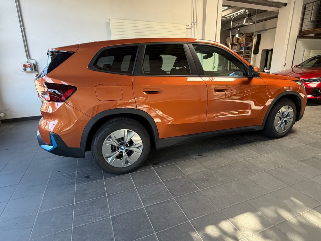 BMW iX1
