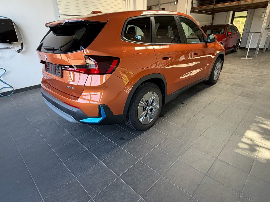 BMW iX1