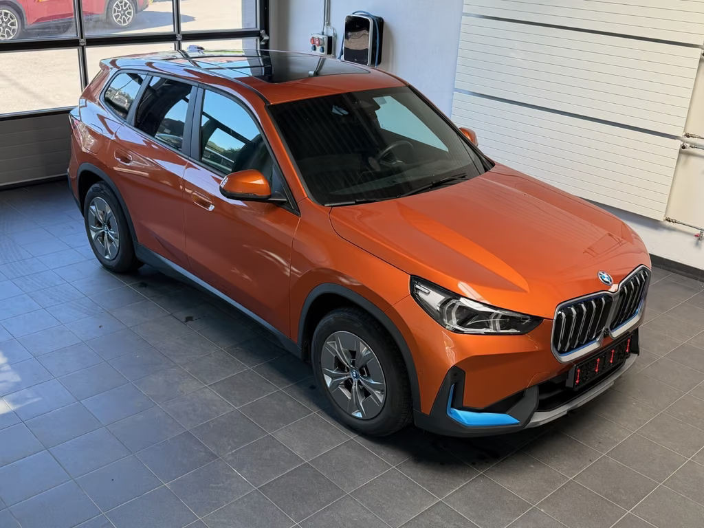 BMW iX1