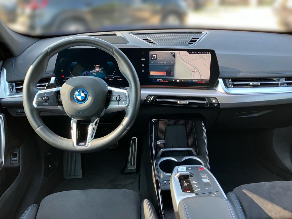 BMW iX1