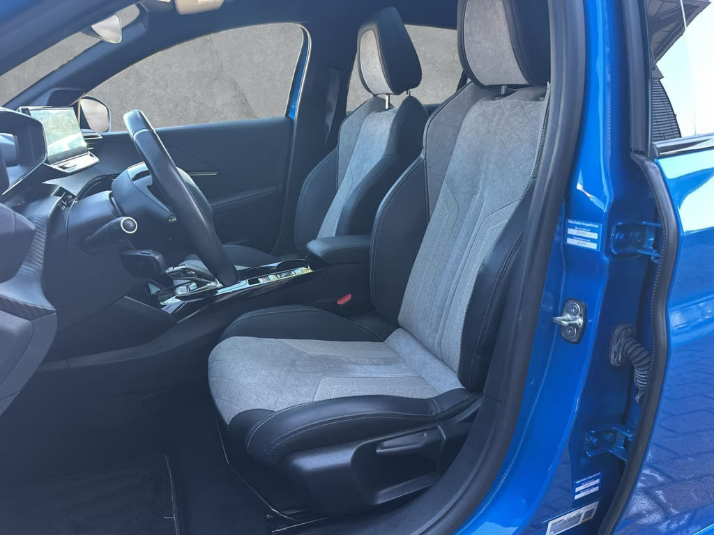 Peugeot e-208