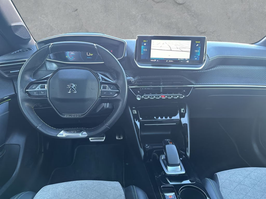 Peugeot e-208