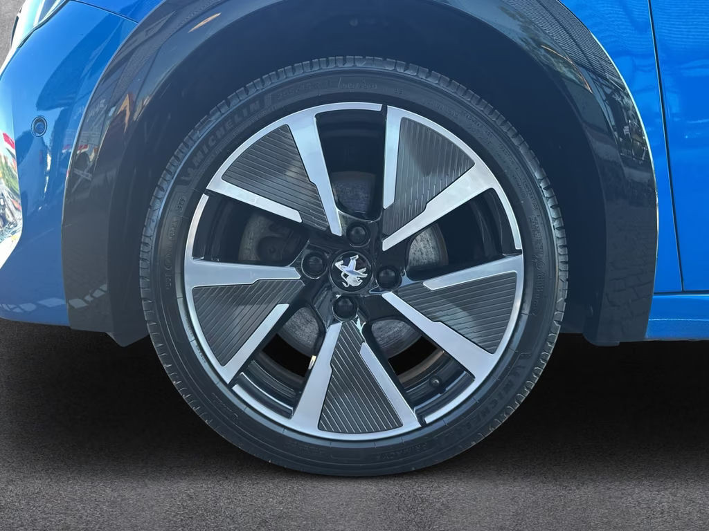 Peugeot e-208