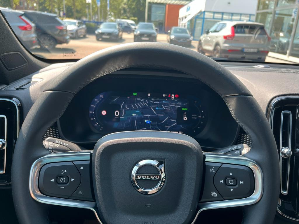 Volvo EX40