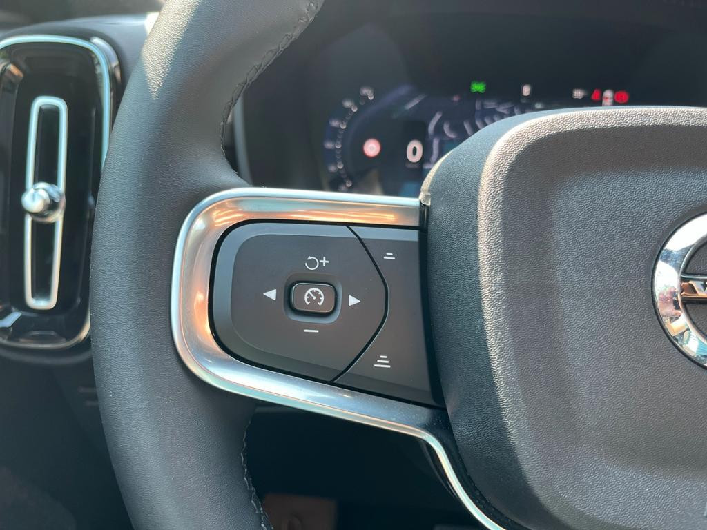 Volvo EX40