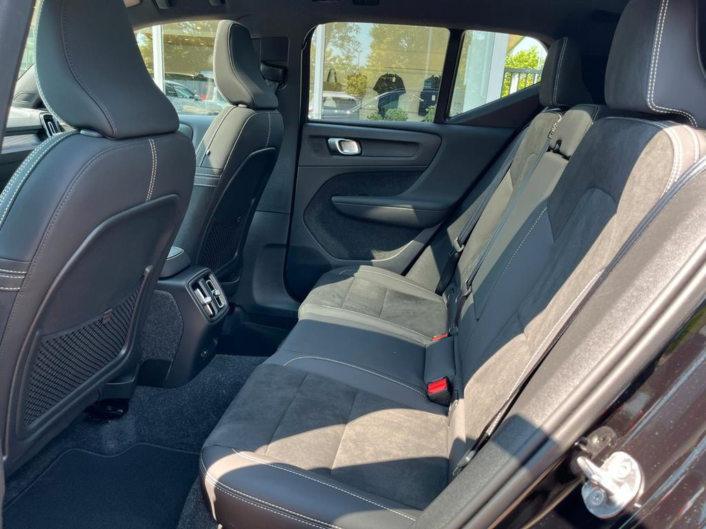 Volvo EX40