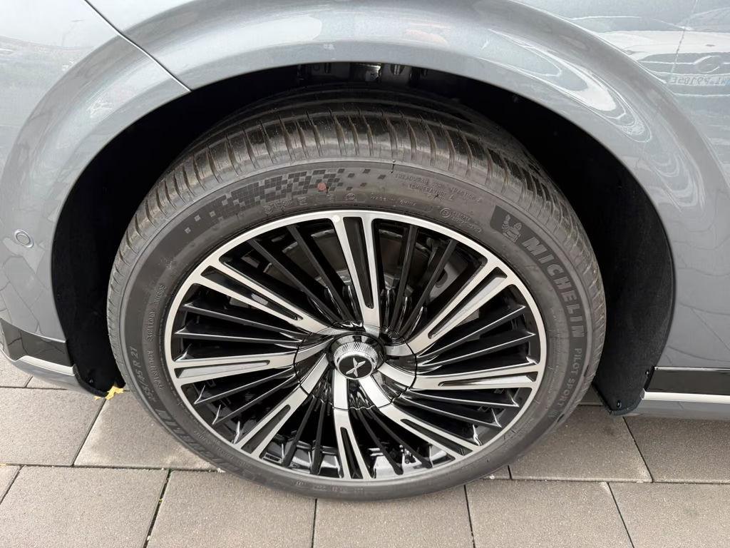 Xpeng G9