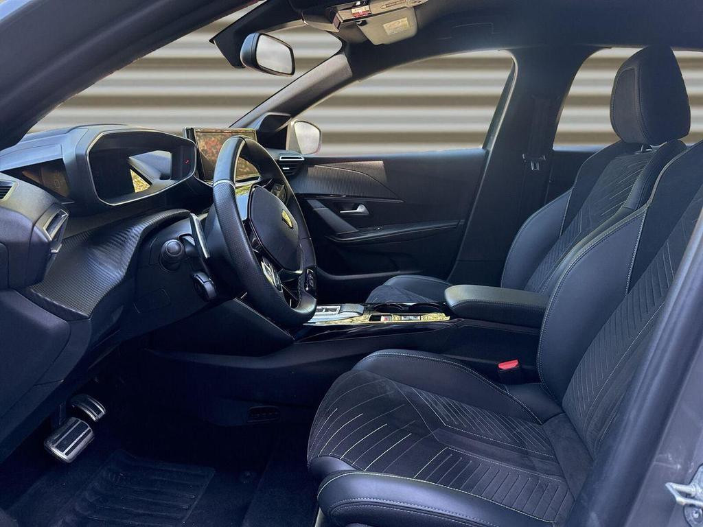 Peugeot e-208