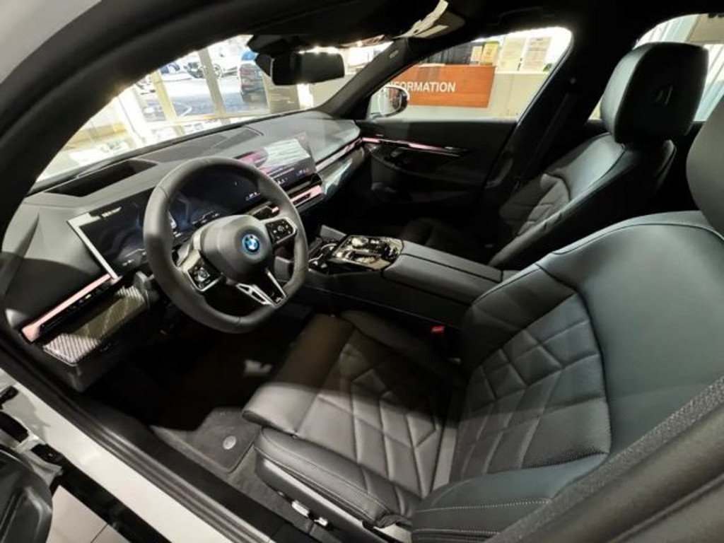 BMW i5