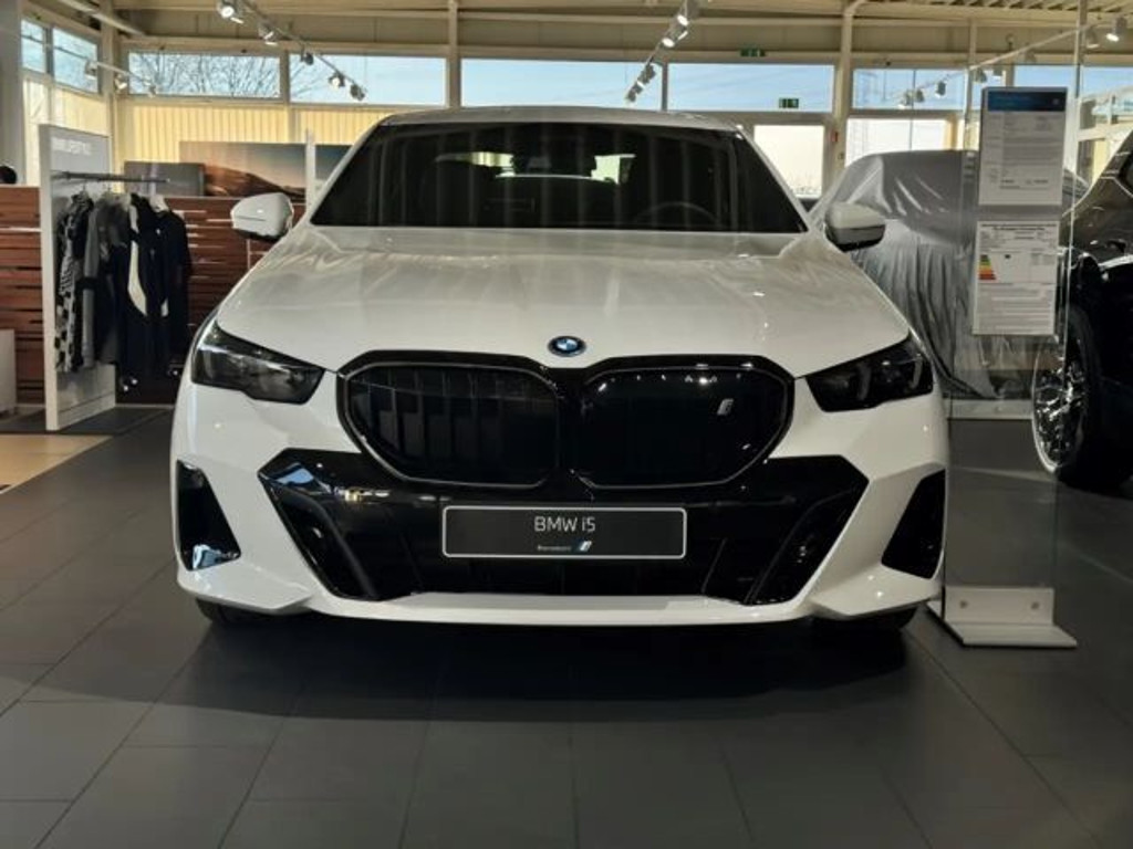 BMW i5
