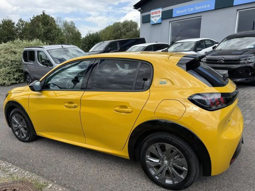 Peugeot e-208
