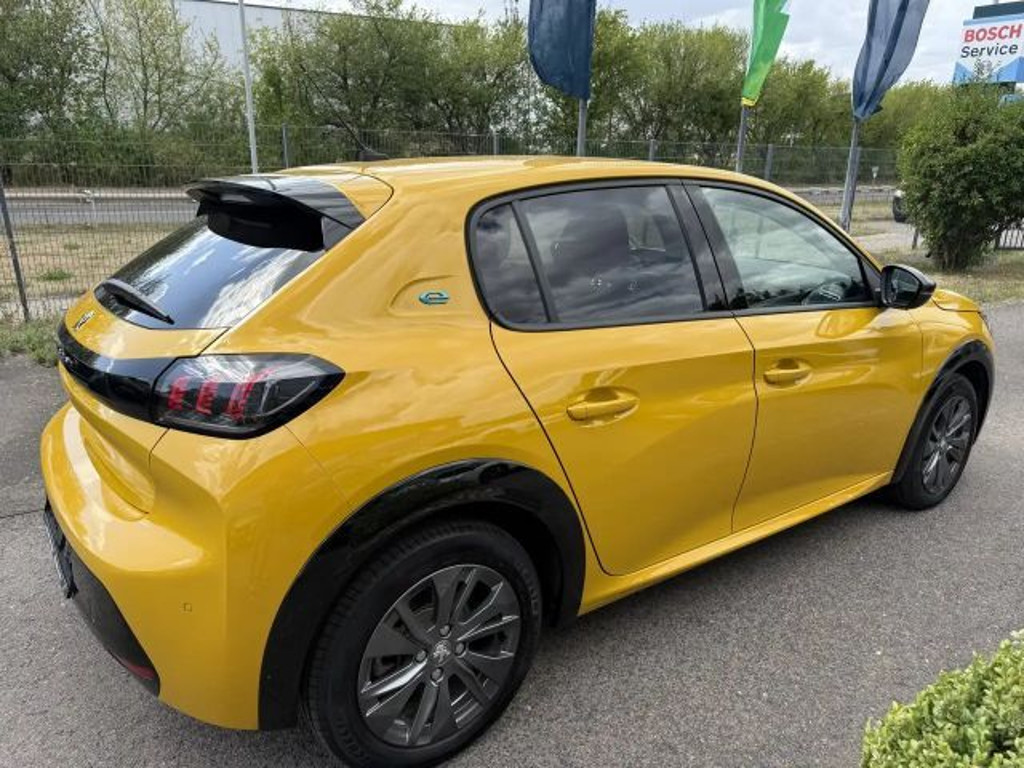Peugeot e-208