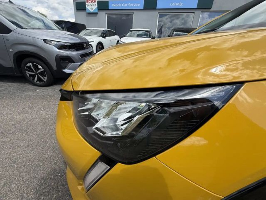 Peugeot e-208