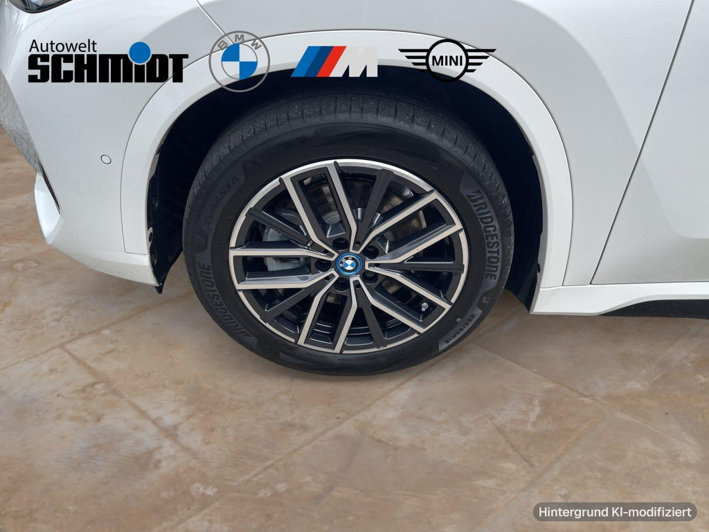 BMW iX1