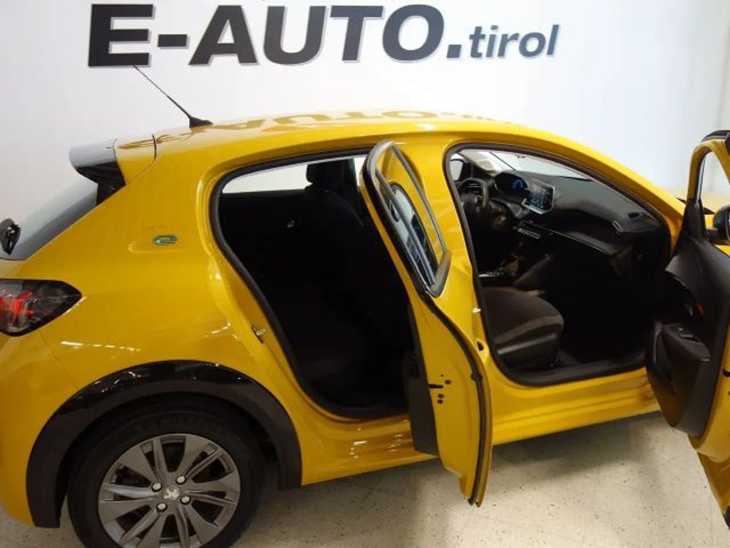 Peugeot e-208