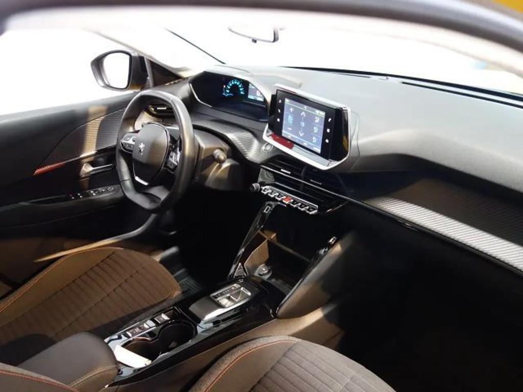 Peugeot e-208