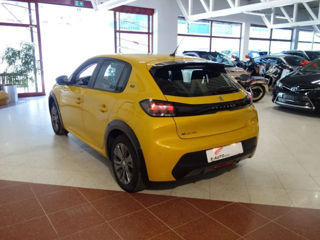 Peugeot e-208