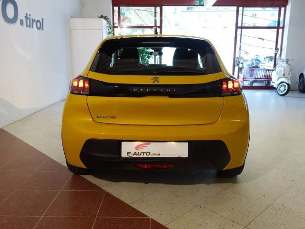 Peugeot e-208