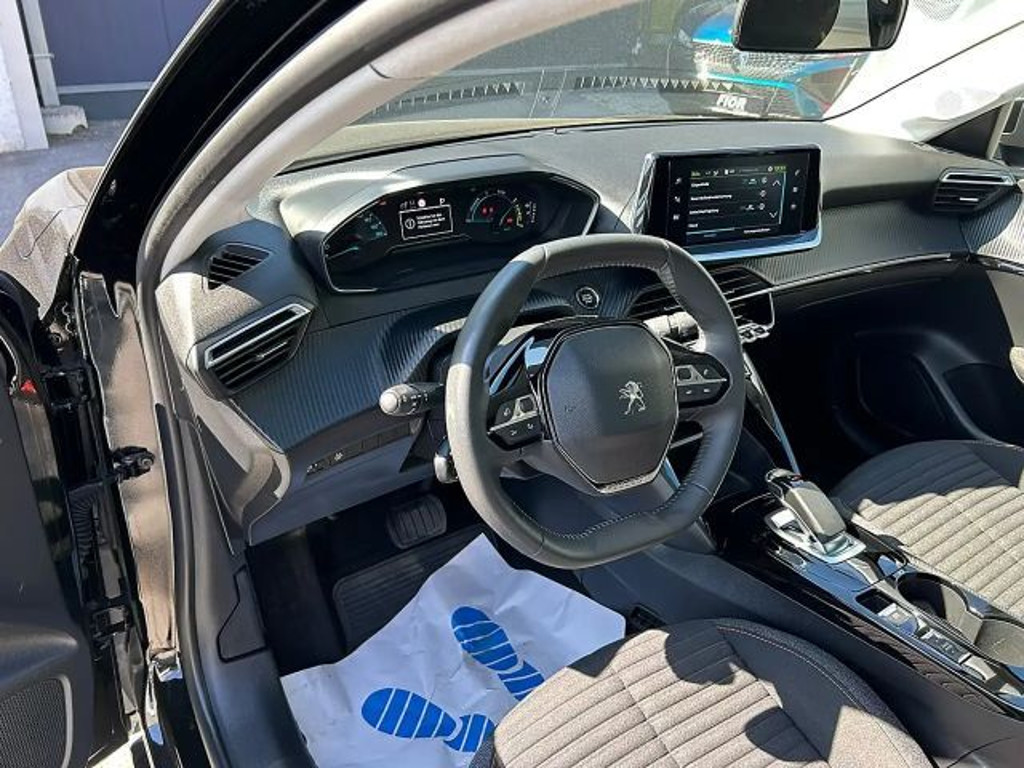 Peugeot e-208