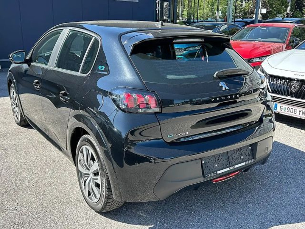 Peugeot e-208
