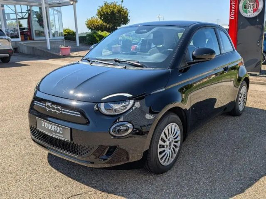 Fiat 500e Action