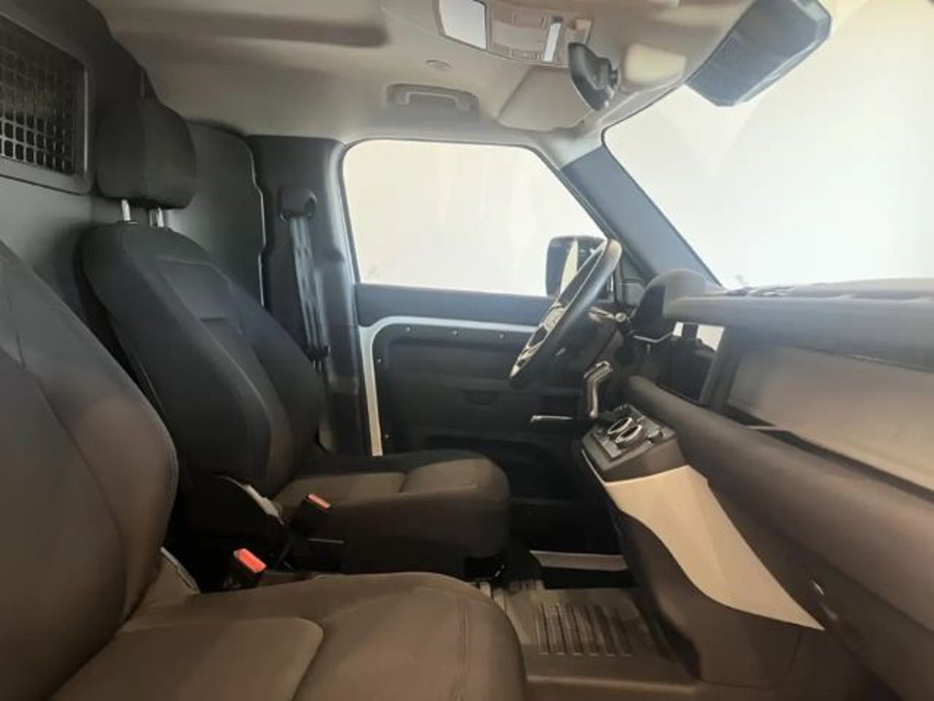 Land Rover Defender D250 110