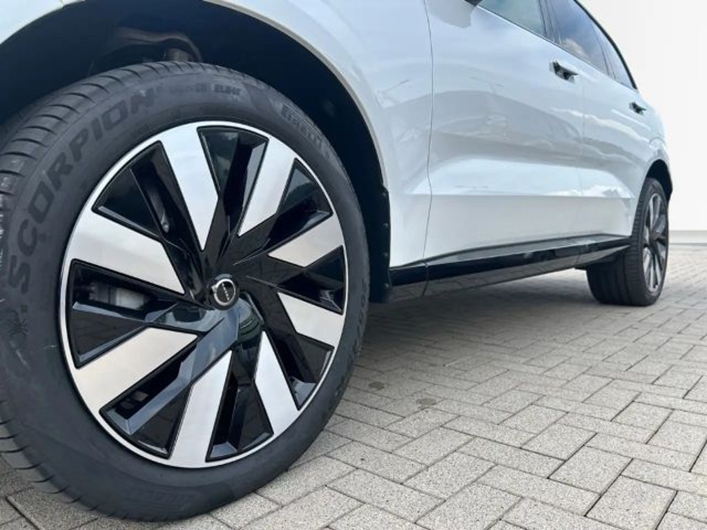 Volvo EX90