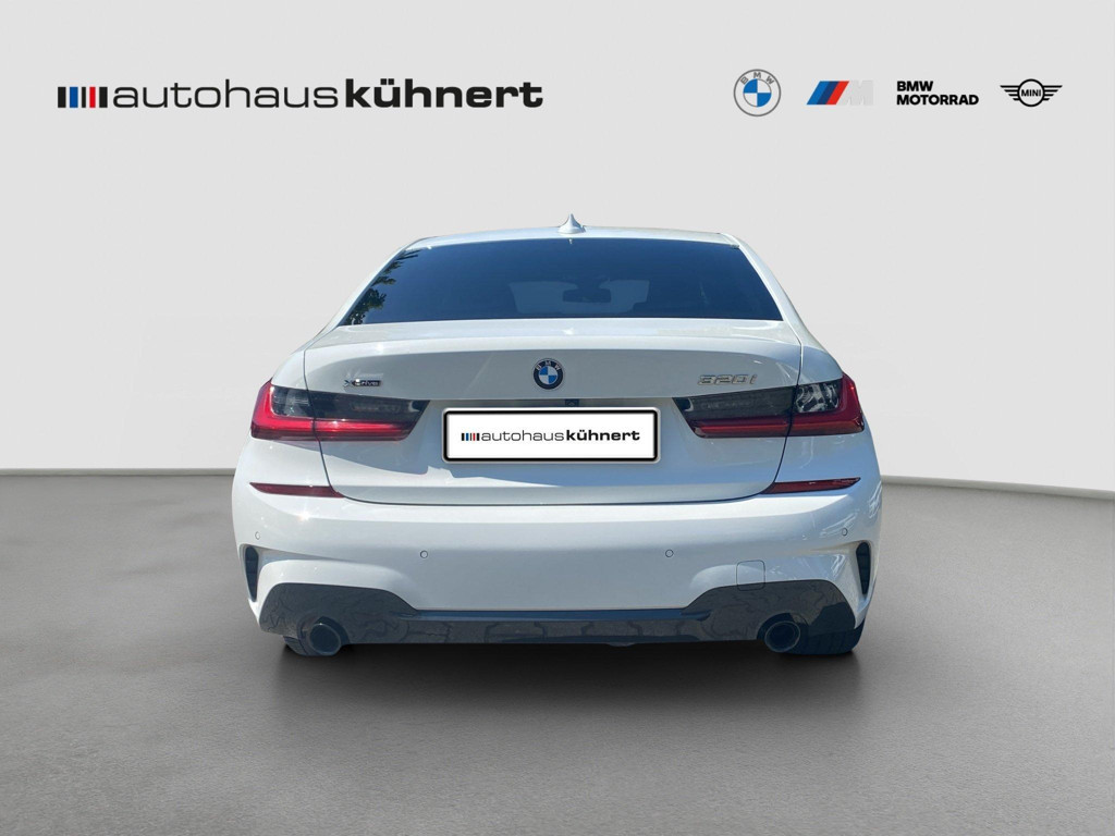 BMW 3 Serie 320 xDrive Sedan 320i