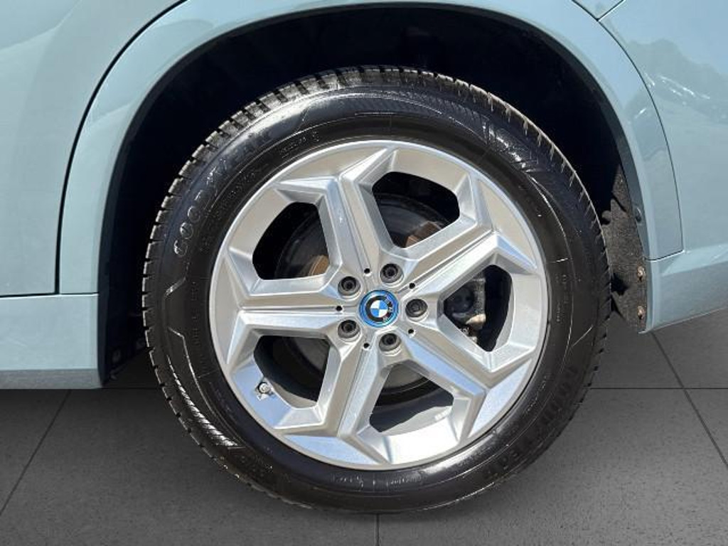 BMW iX1