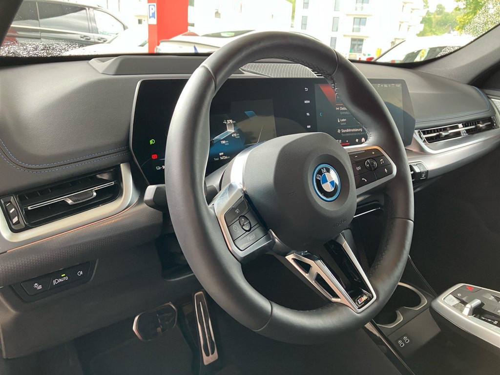 BMW iX1