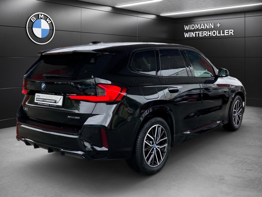 BMW iX1