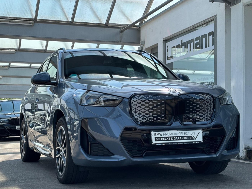 BMW iX1