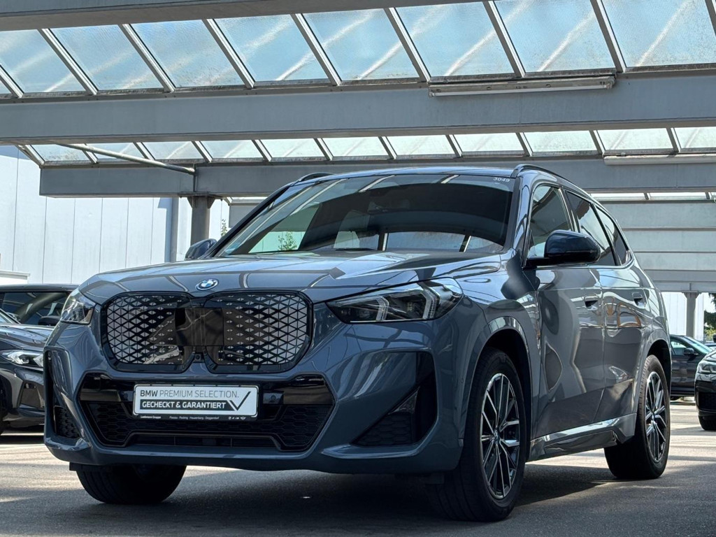 BMW iX1