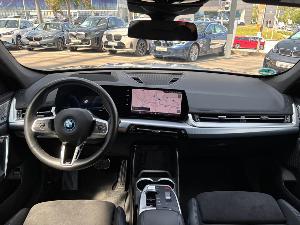 BMW iX1