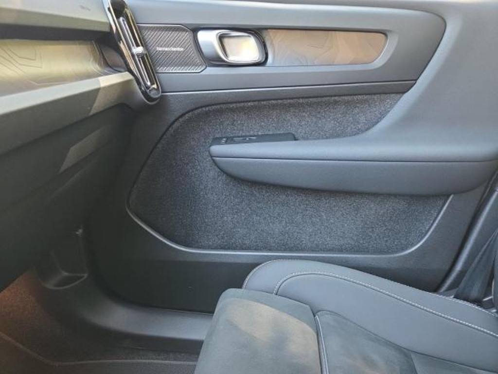 Volvo EX40