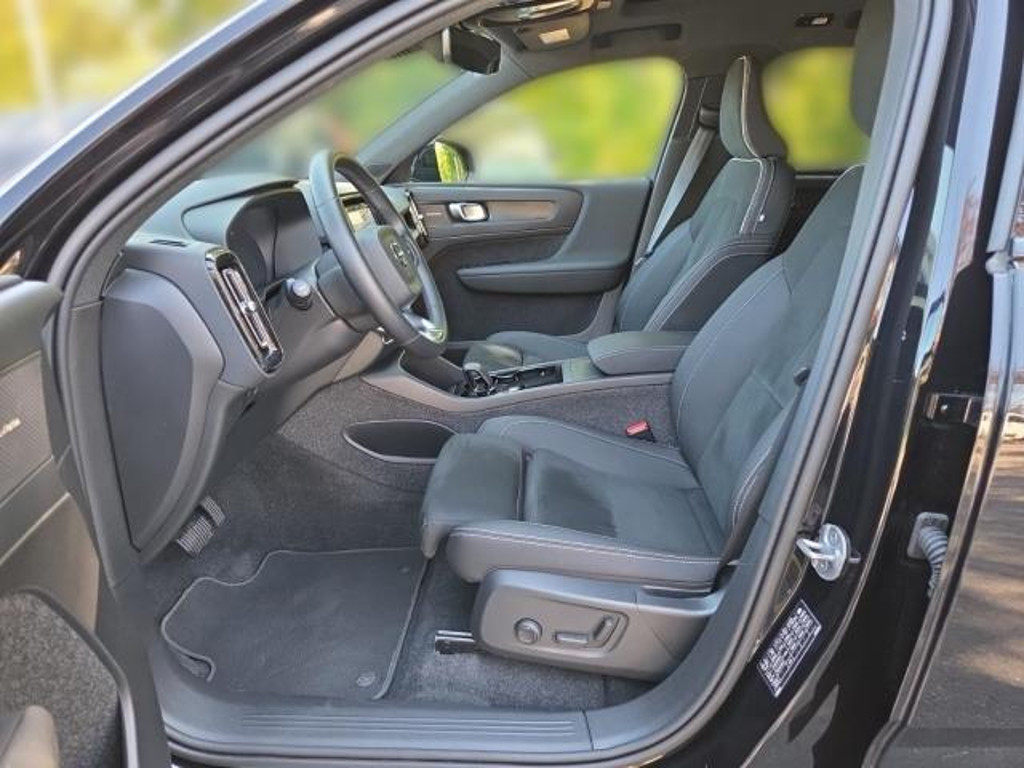 Volvo EX40