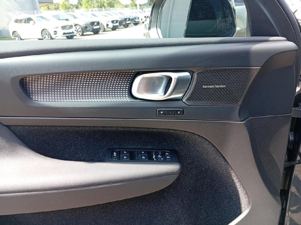 Volvo EX40