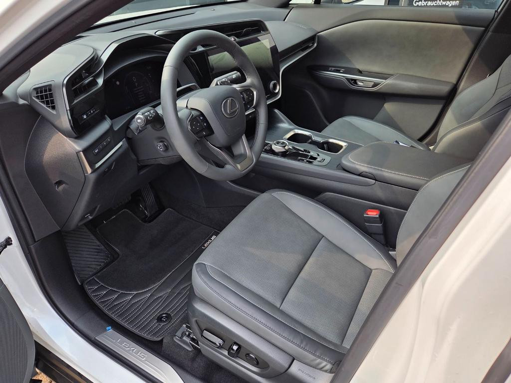 Lexus RZ