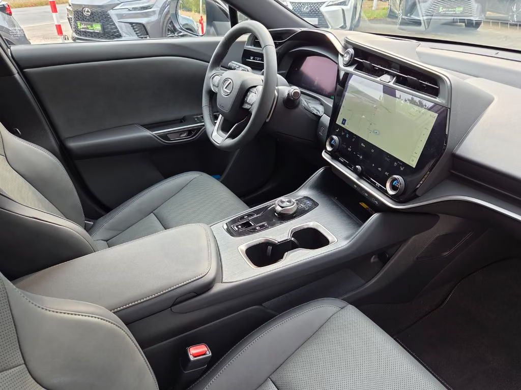 Lexus RZ
