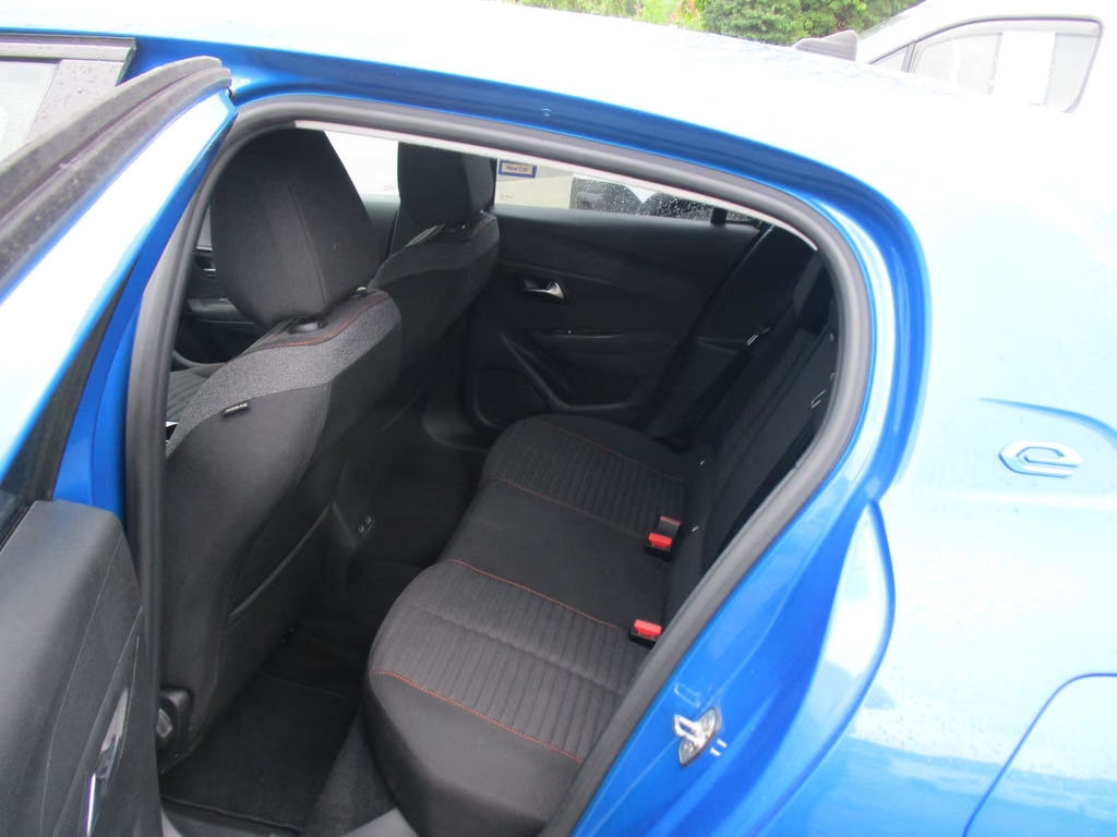Peugeot e-208