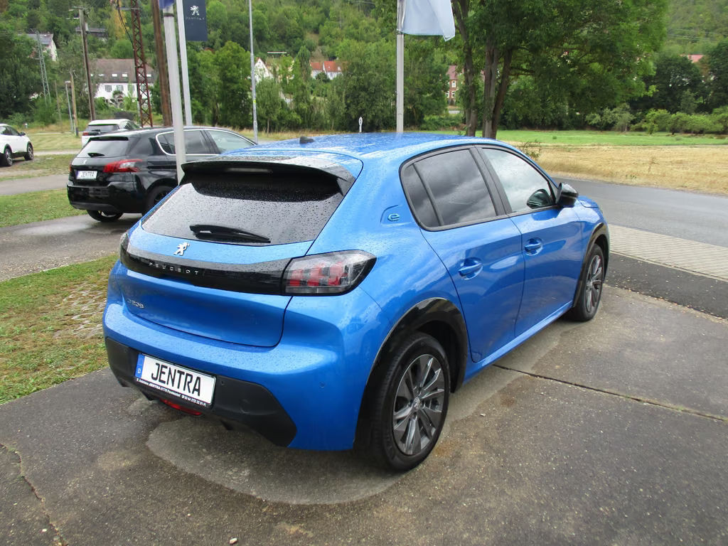 Peugeot e-208