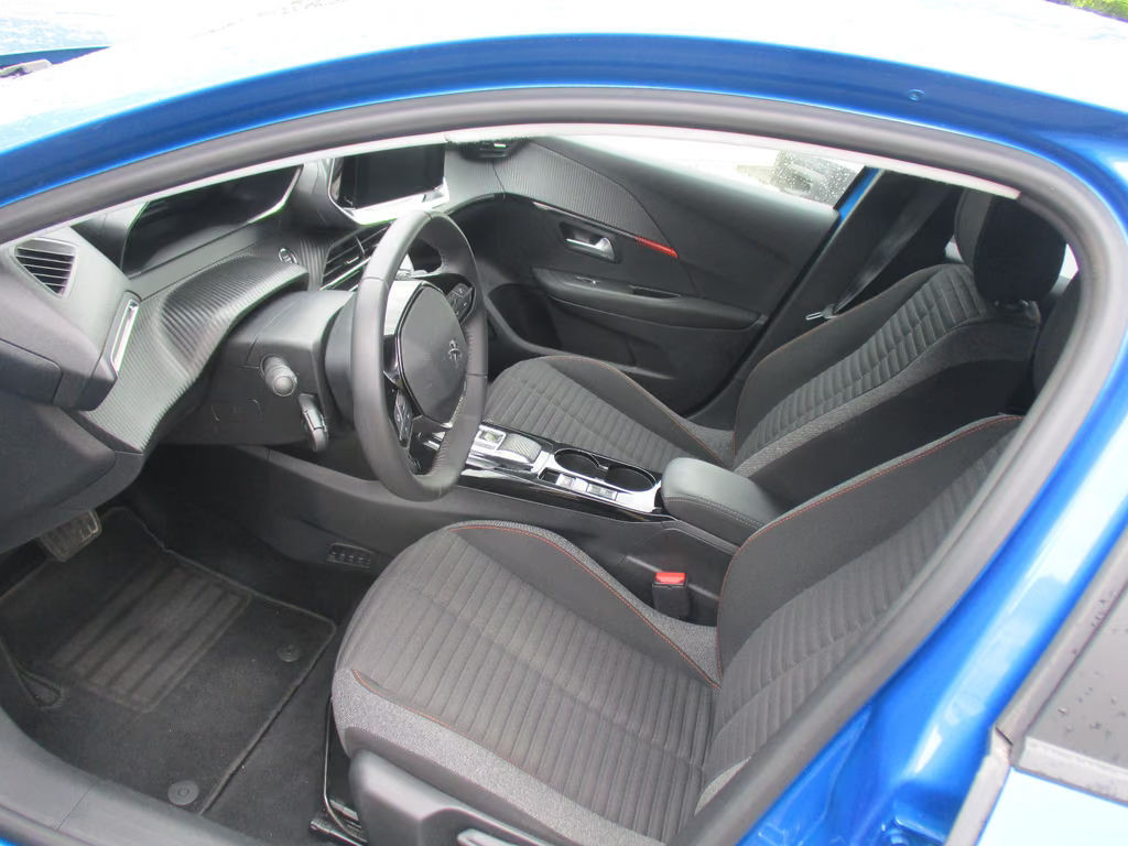 Peugeot e-208