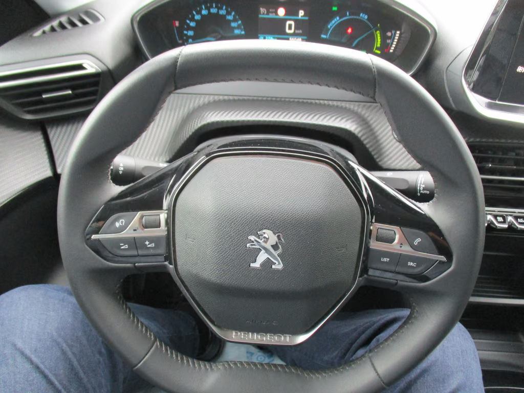 Peugeot e-208